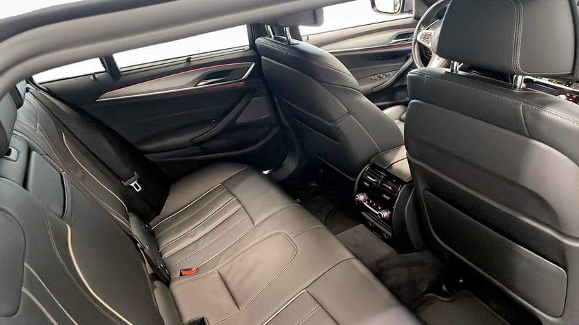 Bild 5 av BMW 530d xDrive Touring D  M Sport Panorama Komfortstol med minne HUD