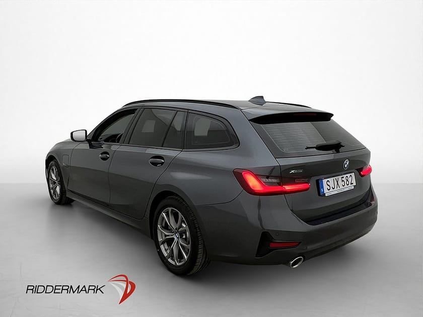 Bild 5 av BMW 330e xDrive Touring Sport line Laser Cockpit HUD Navi