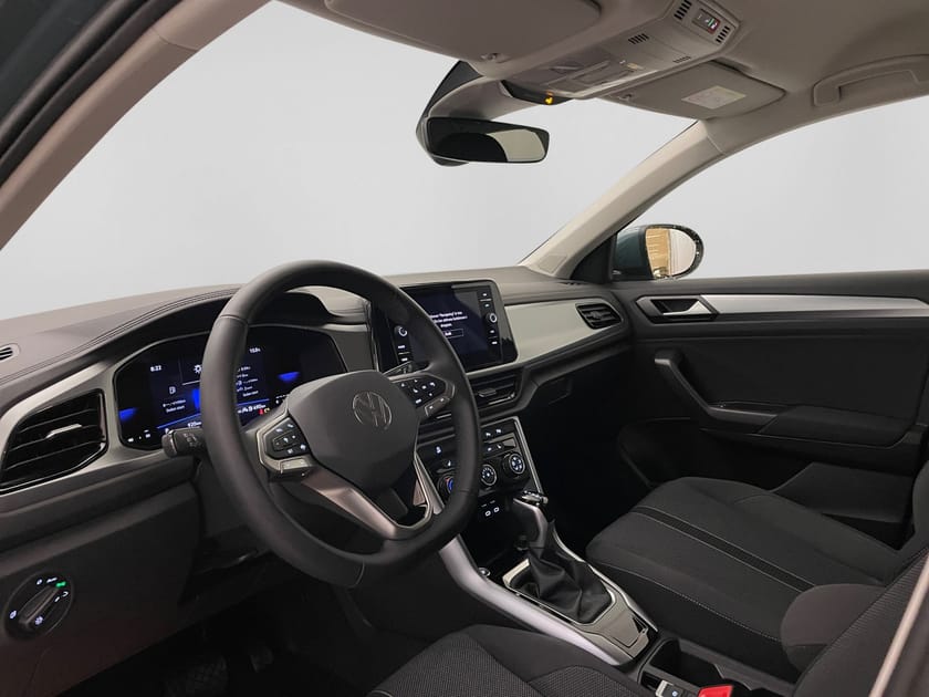 Bild 4 av Volkswagen T-Roc !50TSI DSG / Backkamera / Assistanspkt / Edition /