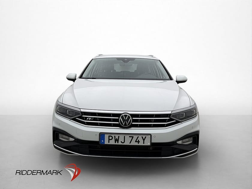 Bild 2 av Volkswagen Passat Sportscombi 200hk 4M R-Line Kamera Cockpit Drag Värm