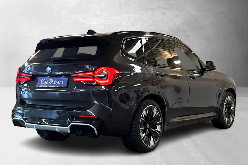 Bilde 3 av BMW iX3 Fully Charged, Skinn, Laser, H/K, ComfAcc, Soltak
