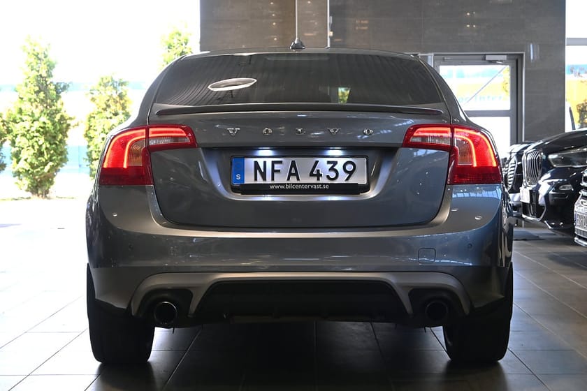Bild 4 av Volvo S60 T3 R-Design Navi Taklucka Värmare 19tum