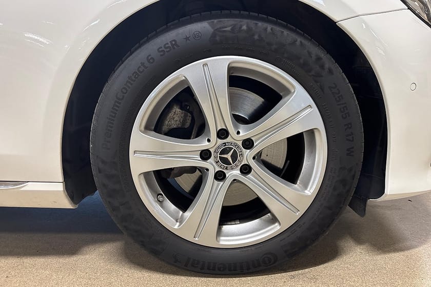 Bild 5 av Mercedes-Benz E 220 T d 4MATIC Avantgarde / Värmare / B-Kamera / Navi