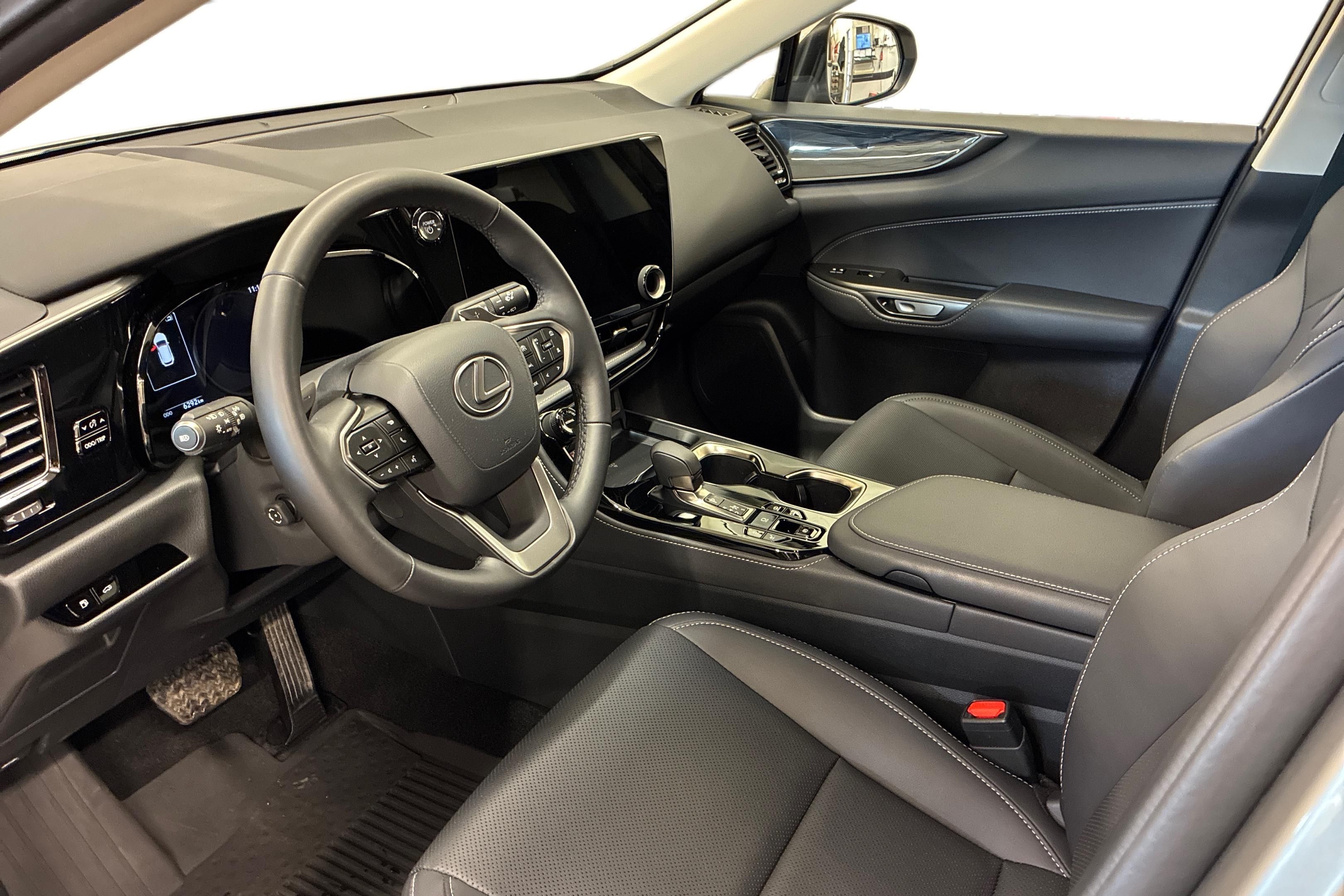 Lexus NX 450h+ E-CVT, 309hp, 2025