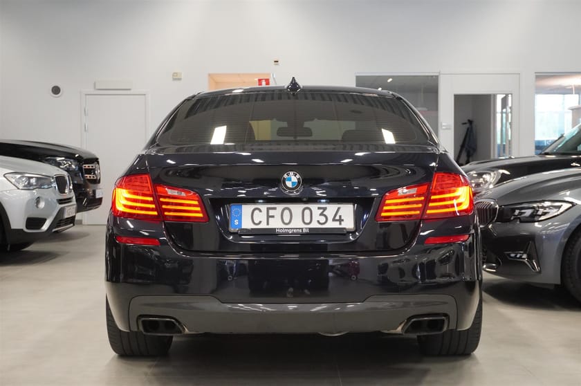 Bild 5 av BMW 550i xDrive Sedan Aut M-Sport Taklucka H K HUD Kamera Drag