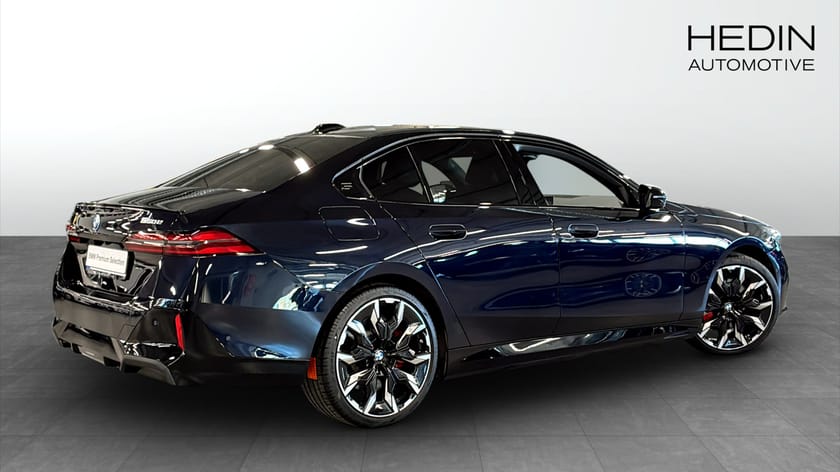 Bild 2 av BMW 550e xDrive Sedan M Sport Pro Business Edt Panorama Bowers & W