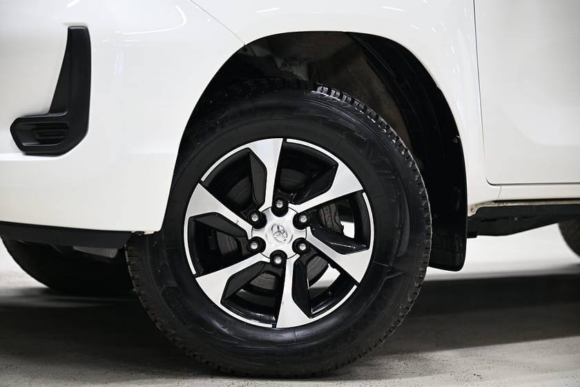 Bild 4 av Toyota Hilux Dubbelhytt 2.4 AWD 150HK Dubbelhytt|Kåpa|Drag|Lågmil|Leasbar