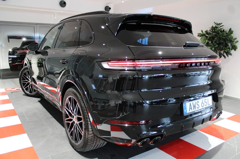 Bild 2 av Porsche Cayenne E-Hybrid Black Edition