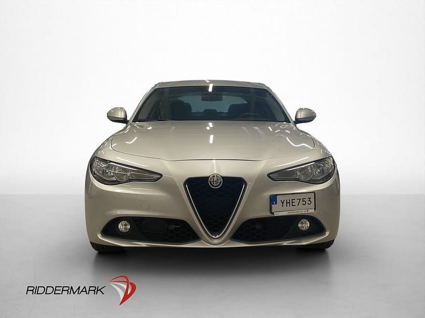 Bild 2 av Alfa Romeo Giulia 2.2 180hk Kamera Navi Rattvärme Sensorer