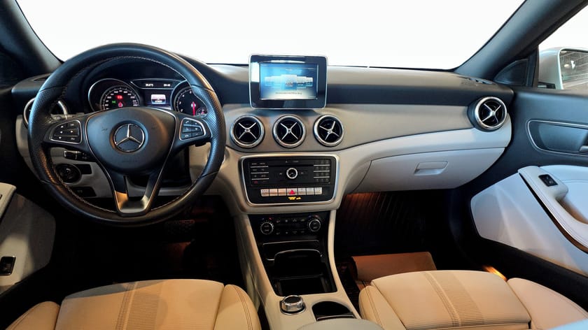 Bild 4 av Mercedes-Benz CLA 200 | Navi