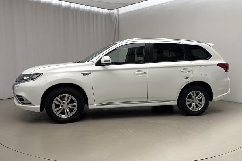 Bild 2 av Mitsubishi Outlander PHEV 2.4 Plug-in Hybrid 4WD (224hk) Comfort