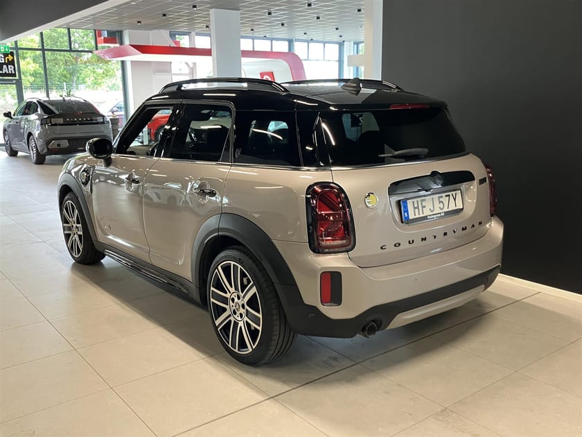 Bild 3 av MINI Countryman Cooper SE ALL4 220hk Maximise Pano HUD H K Kamera Aktiv Farth CarPlay Läder