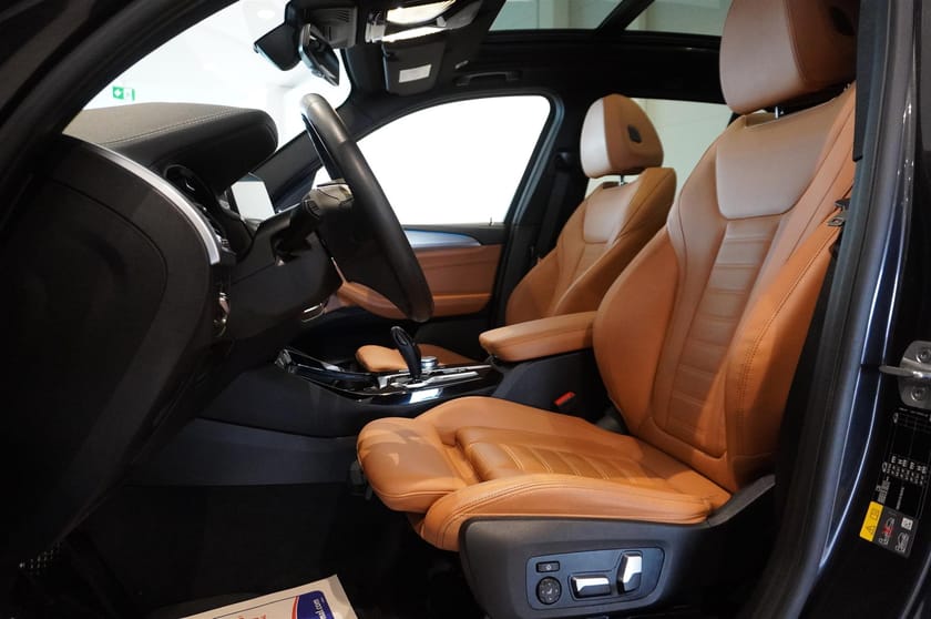 Bild 5 av BMW iX3 Charged Plus Drag Panorama Läder Keyless hk HUD 286hk