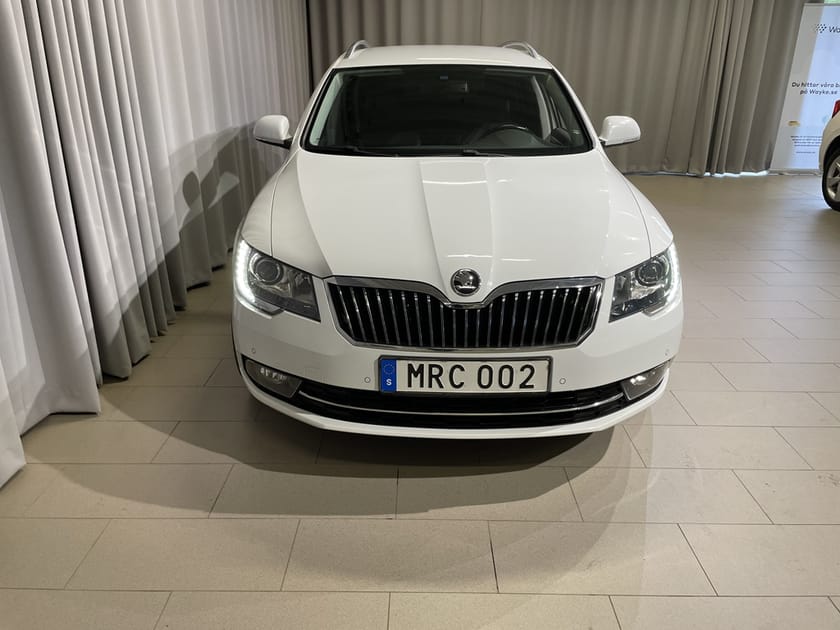 Bild 2 av Škoda Superb Kombi Combi 2.0 TDI 4x4 DSG 170hk, Drag/Värmare/Navi