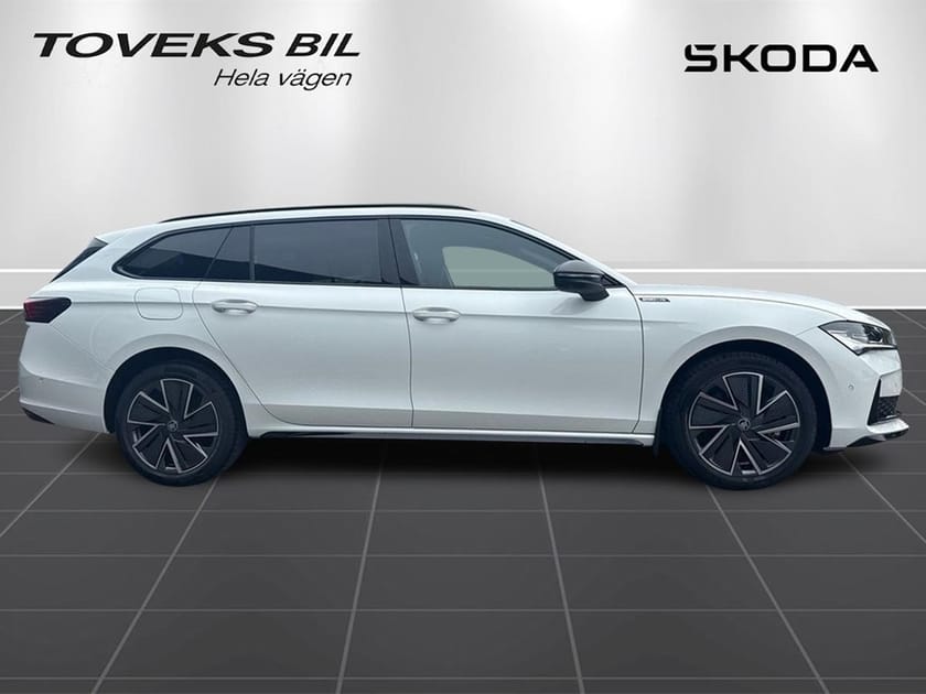 Bild 2 av Škoda Superb iV Kombi SPORTLINE 1,5 TSI 204 HK 6 VXL DSG