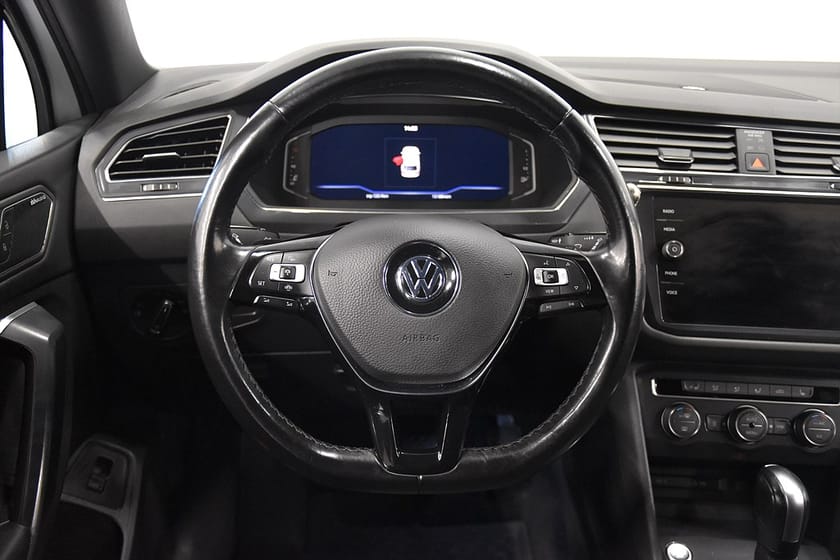 Bild 2 av Volkswagen Tiguan Allspace 7-sätes 2.0 TDI 4M R-Line Black D-Värm Massage