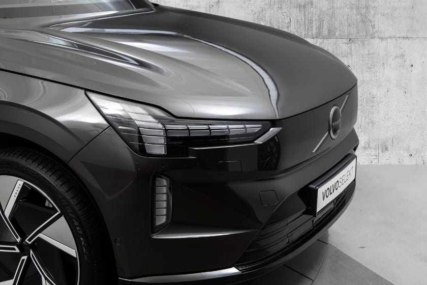 Bilde 2 av Volvo EX90 Twin Motor B&W/Pilotassist/22"/Luft/360