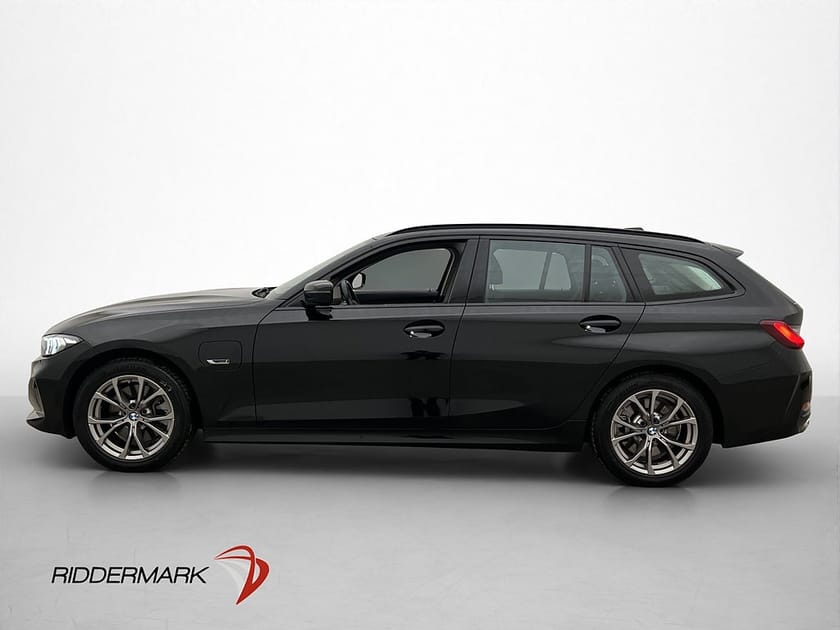 Bild 5 av BMW 330e xDrive Touring Widescreen Värmare CarPlay Navi