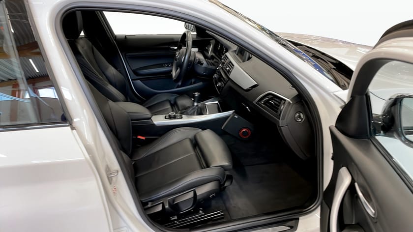 Bild 3 av BMW 118i M-sport Läder Sportstolar Endast 3462 mil