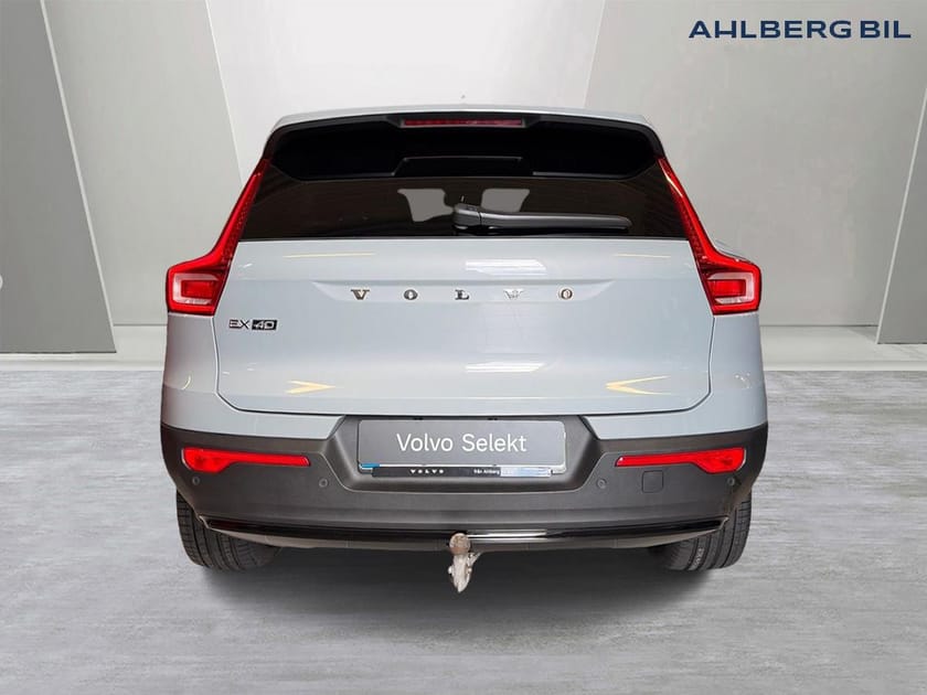 Bild 3 av Volvo EX40 Single Motor Extended Range R Core SE 🟣, Parkeringskamera 360, 19" mörk fälg, Tonade rutor, Dragkrok halvautomatisk