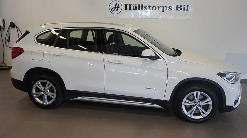 Bild 2 av BMW X1 xDrive20i Steptronic/xLine/DRAGKROK/NAVI/P-SENSOR
