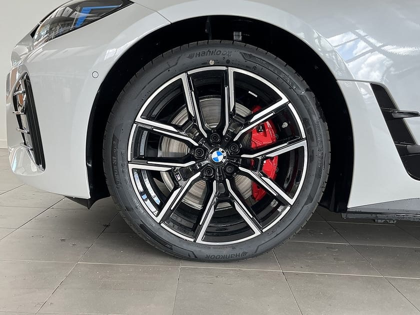 Bild 4 av BMW i4 M60 xDrive Gran Coupé M Sport Pro 19" H/K Drag Rattvärme