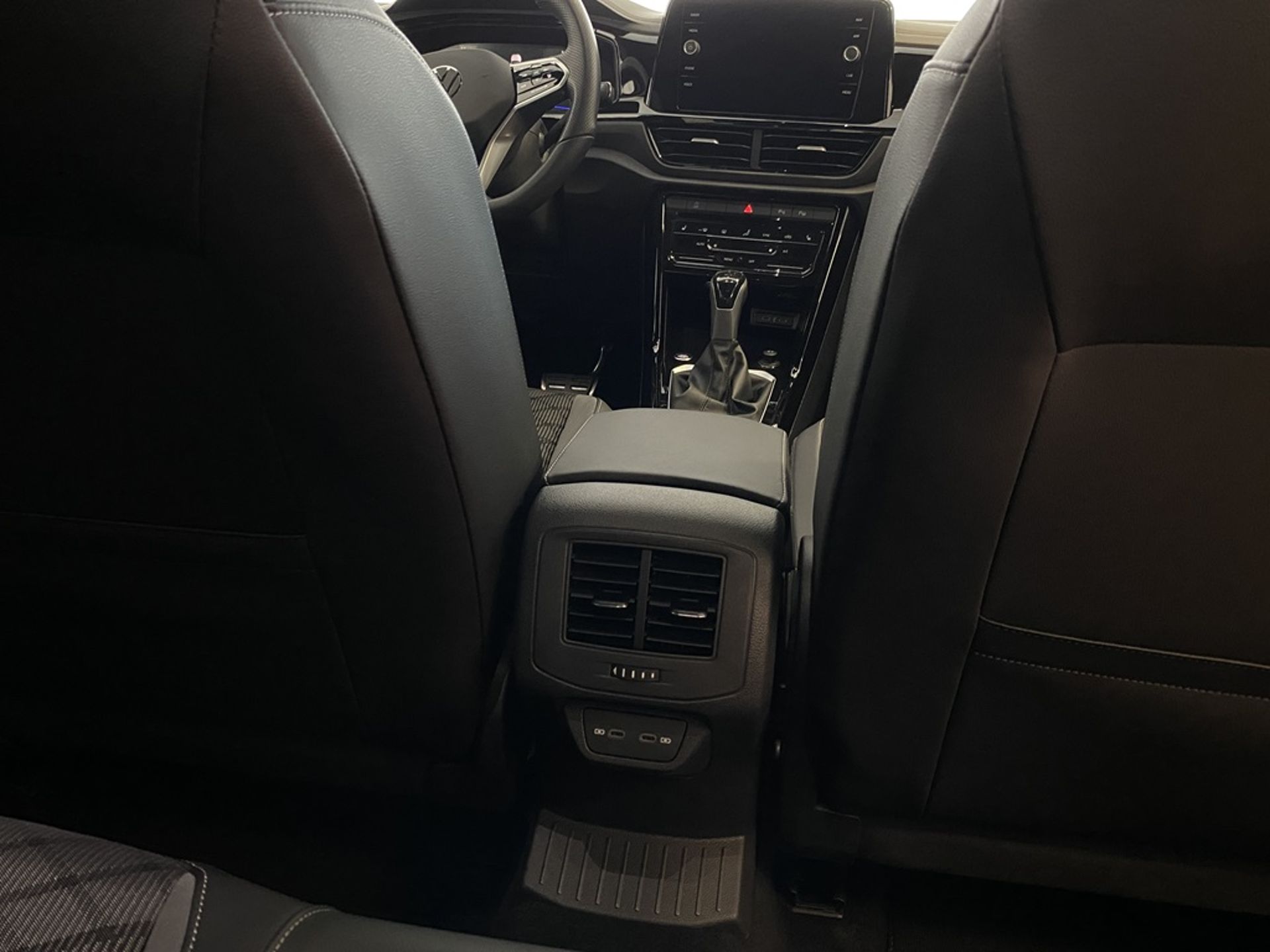 Volkswagen T-Roc 1.5 TSI ACT OPF 2023, photo 7/10