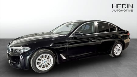 BMW 530e Sedan Steptronic / Navigation