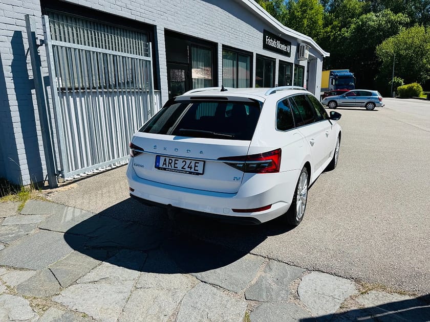 Bild 3 av Škoda Superb iV Kombi Skoda 1.4 TSI 218HK STYLE BUSINESS EDITION / DRAG