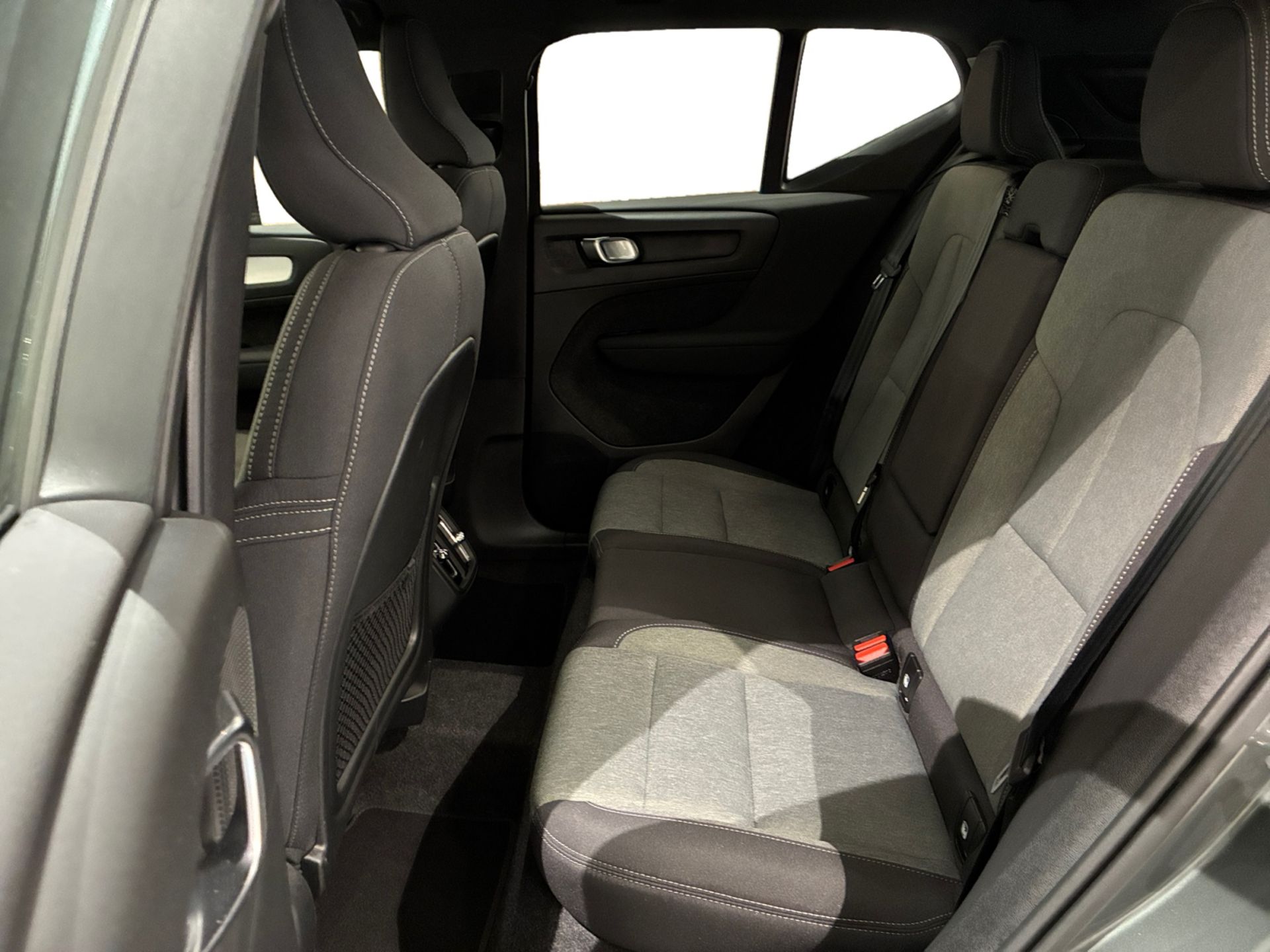 Volvo XC40 B4 FWD Bensin Plus Dark 2026, bild 6/10