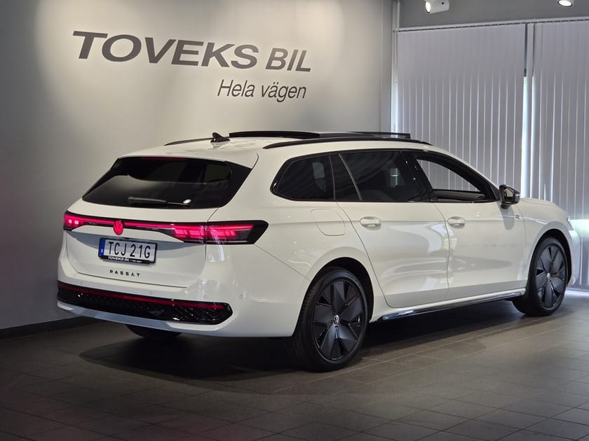 Bild 4 av Volkswagen Passat Variant eHybrid R-Line 1.5 TSI DSG, 272hk |Pano|HuD|Blacks