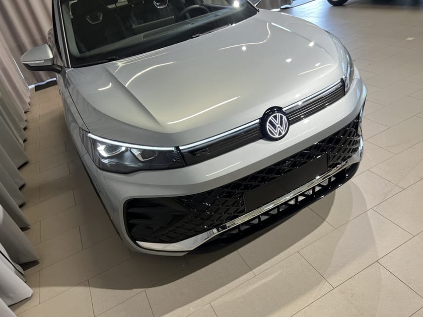 Bild 3 av Volkswagen Tiguan eHybrid R-LINE 272 HK