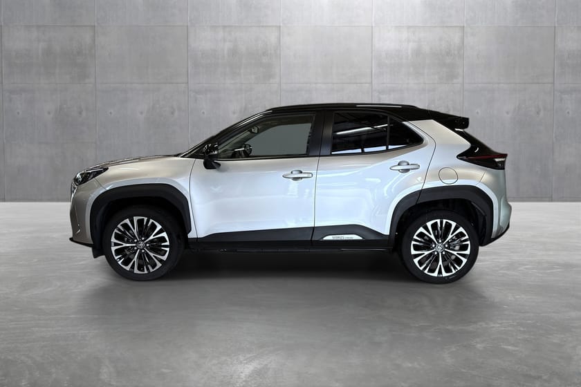 Bilde 2 av Toyota Yaris Cross Hybrid AWD-i 1.5 Bensin Automat Executive Bi-Tone