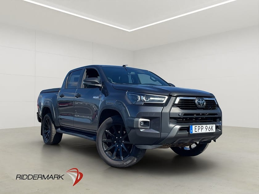 Bild 3 av Toyota Hilux Dubbelhytt Invincible 2.8 4WD Värm JBL Drag CARPLAY Moms