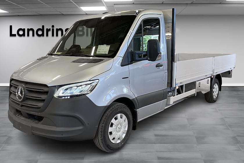 Bild 1 av Mercedes-Benz eSprinter 420 Chassi 81 kWh EH A3 PRO flakbil ABC-karossen 113 *lagerbil*