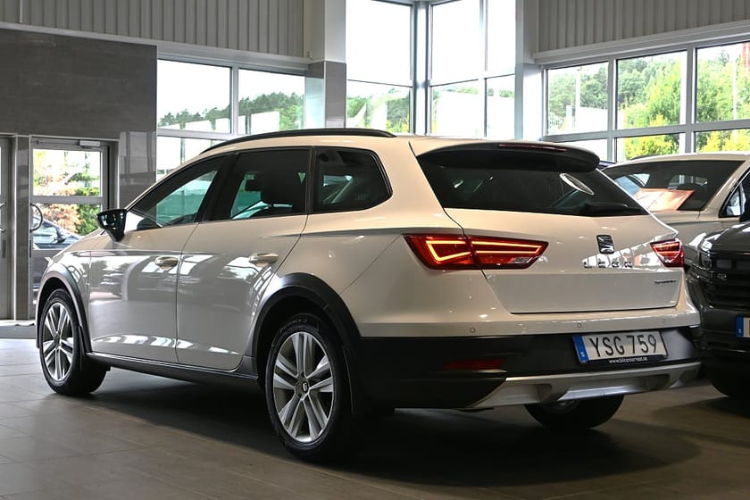 Bild 3 av SEAT Leon X-Perience 1.4 TSI 125hk Drag 18tum LED