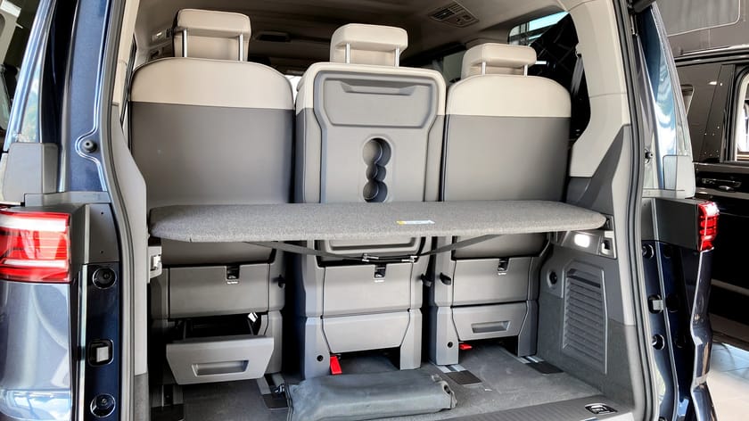 Bild 3 av Volkswagen Multivan eHybrid 4M STYLE HJULBAS: 3124 MM KORT ÖVERHÄNG MOTO