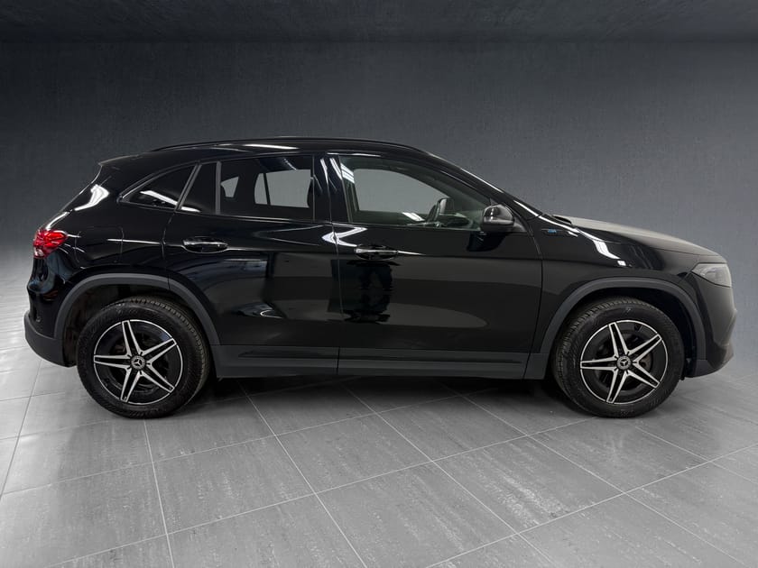 Bilde 4 av Mercedes-Benz EQA 300 4MATIC AMG|NAVI/ACC/R.KAMERA/PANO/LED/CARPLAY/KROK