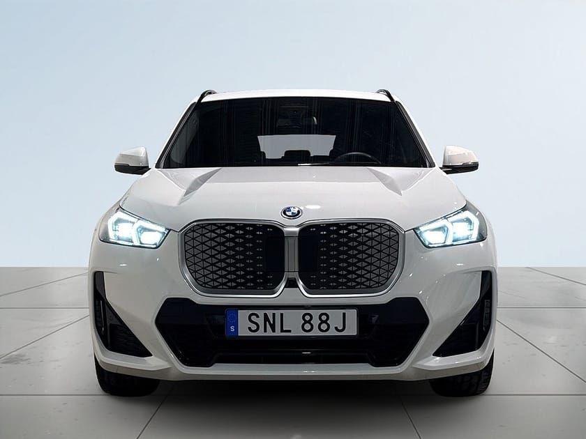 Bild 2 av BMW iX1 xDrive30 M Sport Drag HuD 360° GPS H/K S/V-hjul