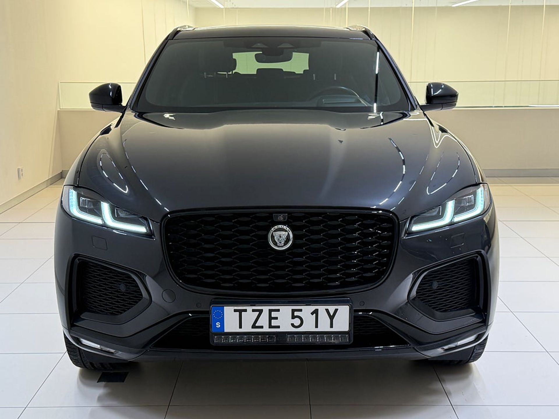 Jaguar F-Pace P400e PHEV 2025, photo 2/10