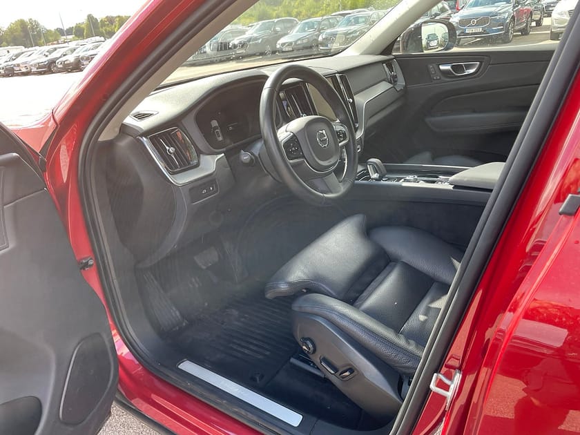 Bild 5 av Volvo XC60 T6 Recharge Plus Dark plug in AWD 350HK 4x4 Panorama Läder