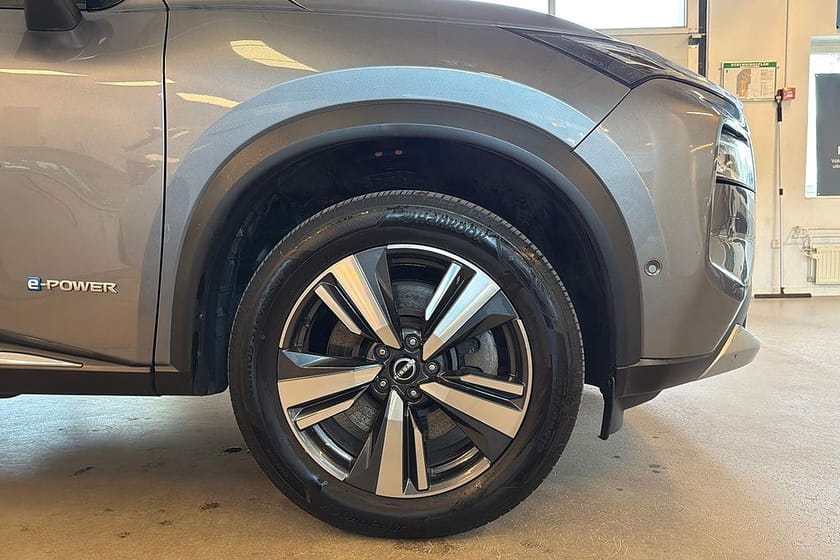 Bild 4 av Nissan X-Trail e-4ORCE TEKNA AWD 360-Kam Drag