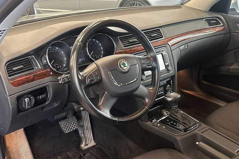 Bild 4 av Škoda Superb Skoda 1.8 TSI Elegance Euro 5/SUPERDEAL 3,95%/KAMKEDJA