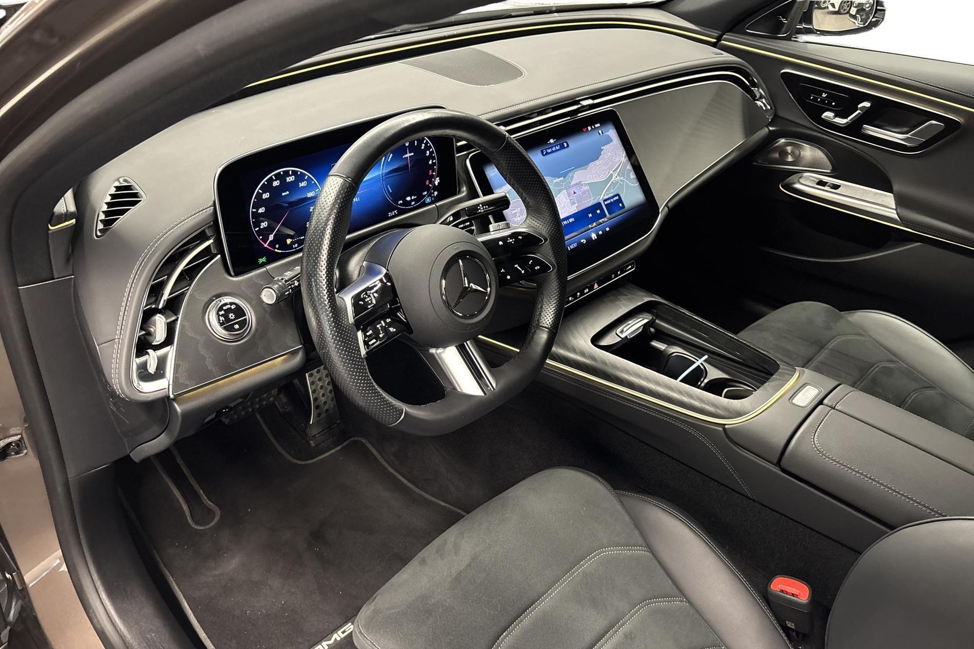 Mercedes-Benz E 300 d e 4MATIC T 2025, bild 7/10
