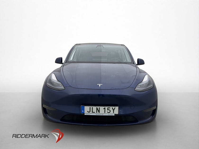 Bild 3 av Tesla Model Y Long Range AWD Värmepump Pano Skinn En brukare
