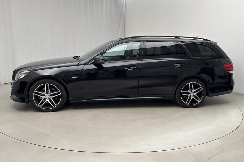Bild 2 av Mercedes-Benz E 220 T BlueTEC 4MATIC Kombi (170hk) AMG Line Night