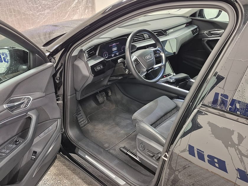 Bild 2 av Audi e-tron 55 quattro 408HK 4x4 Läder Panorama Elbil