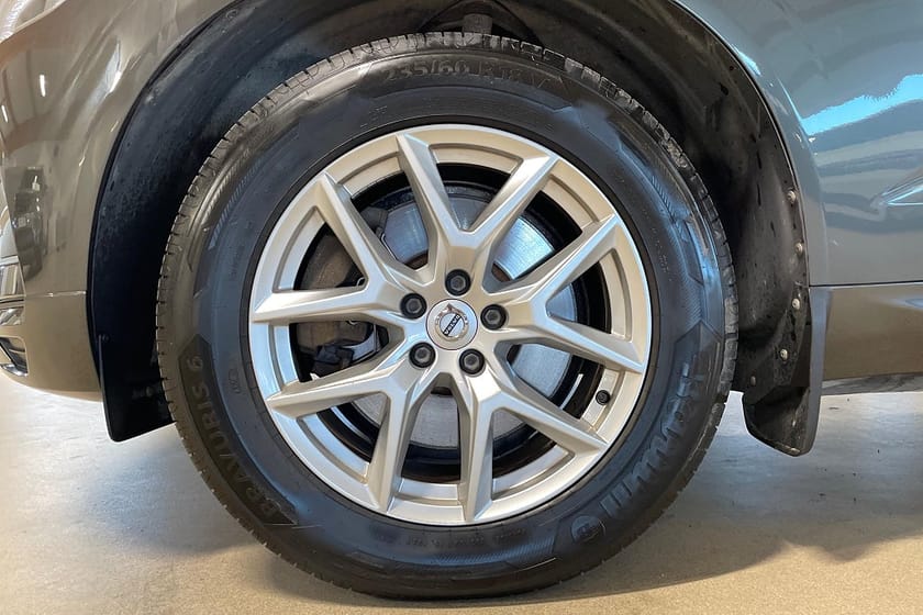 Bild 5 av Volvo XC60 D4 Momentum SE /Skinn / Drag / Värmare / CarPlay