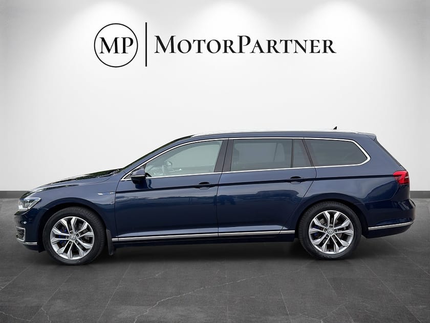Bild 4 av Volkswagen Passat Variant GTE 1.4 TSI Plug-in hybrid Cockpit Kamera Värmare Drag