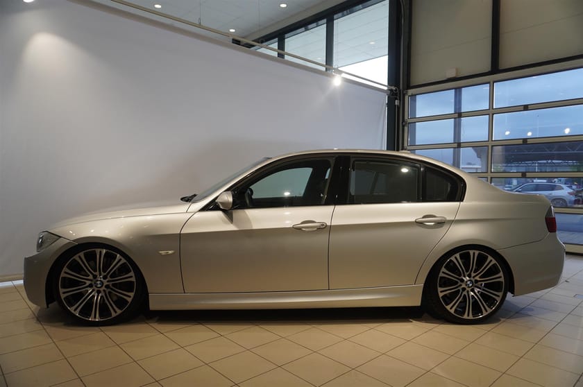Bild 3 av BMW 335i Sedan Manuell Låga Mil Unik M-Sport Sensorer